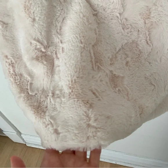 Maeve Faux Fur Top in Cream size Small Statement Luxe Anthropologie - Picture 12 of 15